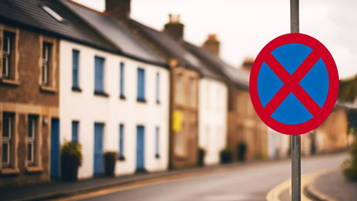 Co oznacza znak "zakaz postoju" z literą X i w jakich przypadkach może zostać nałożony mandat? 1 Co oznacza znak "zakaz postoju" z literą X i w jakich przypadkach może zostać nałożony mandat?