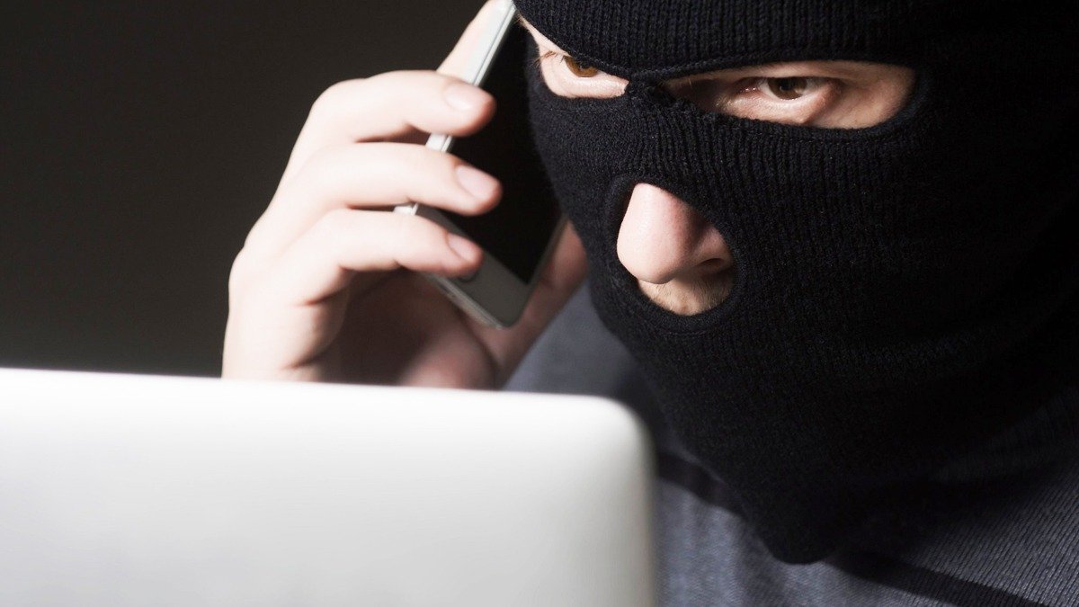 Jak rozpoznać fałszywe e-maile od urzędów skarbowych, służb i władz? Nawet znane osoby padają ich ofiarą 8 Jak rozpoznać fałszywe e-maile od urzędów skarbowych, służb i władz? Nawet znane osoby padają ich ofiarą