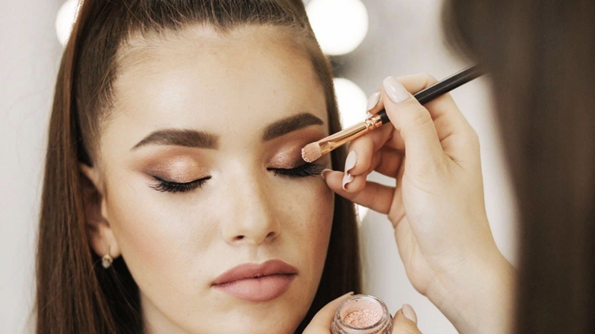 Makijaż permanentny, lipoliza iniekcyjna, mezoterapia: Prawda o zabiegach, które oszczędzają czas 1 Makijaż permanentny, lipoliza iniekcyjna, mezoterapia: Prawda o zabiegach, które oszczędzają czas