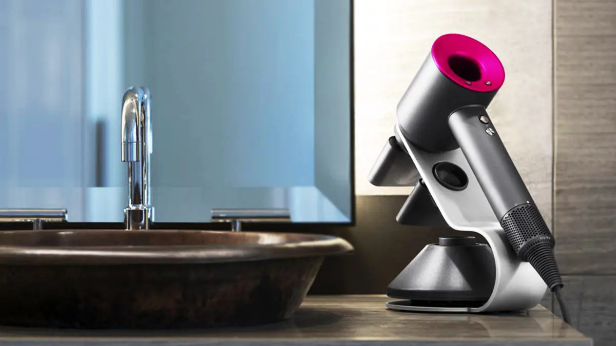 Suszarka Dyson, prostownica GHD i LED: Czy droga technologia naprawdę zmienia włosy?