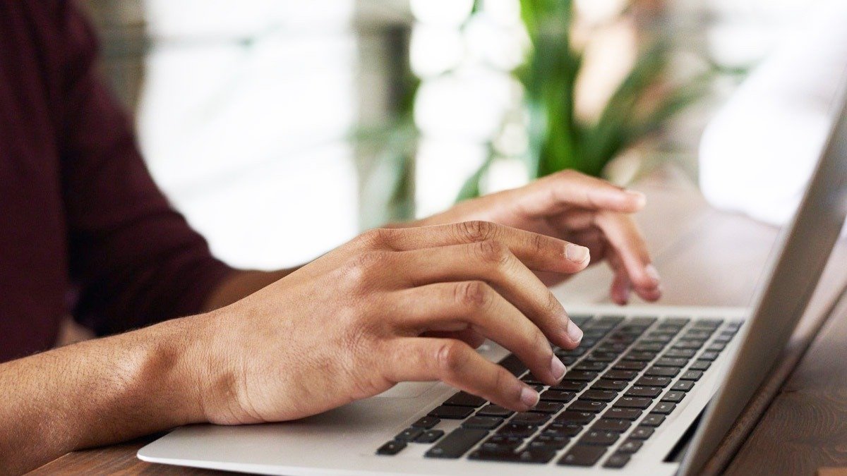 Szybkie sztuczki — skróty klawiszowe, automatyzacja i ChatGPT w pracy